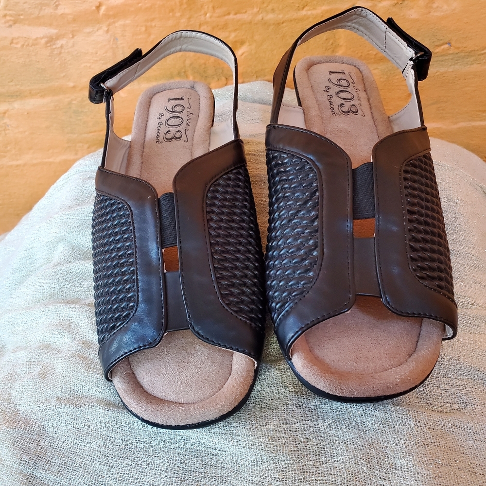 Since 1903 Beacon Sandals